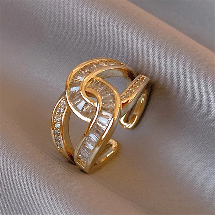 Mia | Elegant, knotted adjustable ring